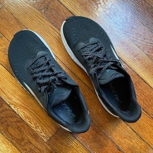 Altra Running Women’s Escalante 3 Black Size 8.5